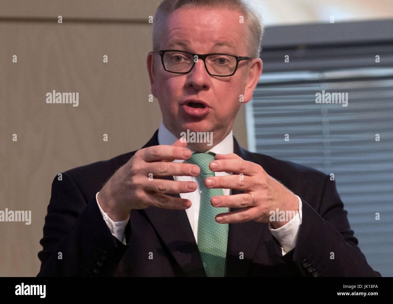 Michael Gove parlando al WWF Living Planet Center di Woking, dove ha detto un pubblico in materia ambientale e di organizzazioni di campagna che dà Brexit ambito per la Gran Bretagna per essere un leader globale nella politica di verde. Foto Stock