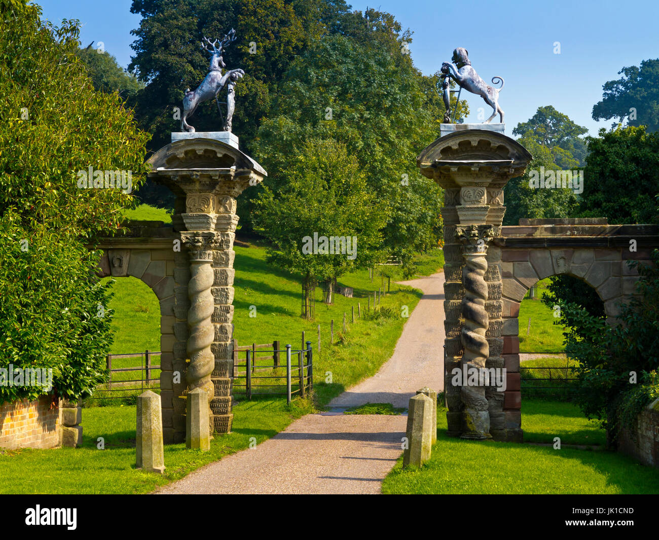 I cancelli a Staunton Harold Hall nel LEICESTERSHIRE REGNO UNITO Inghilterra settecentesca country house. Foto Stock