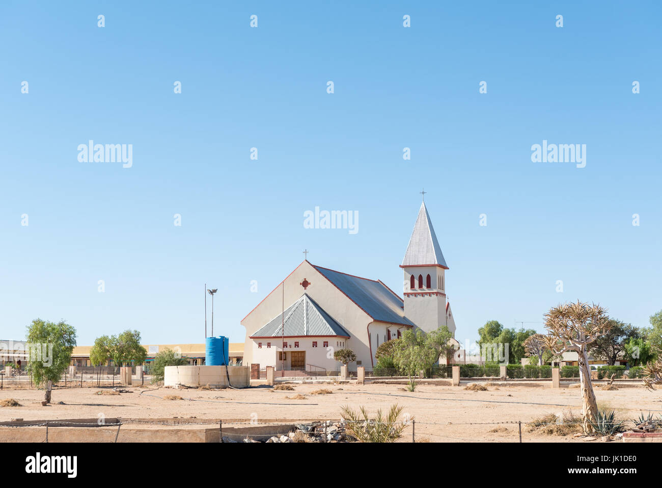 KARASBURG, NAMIBIA - Giugno 13, 2017: La Chiesa Cattolica Romana Chiesa della Santa Trinità in Karasburg nella regione di Karas di Namibia Foto Stock