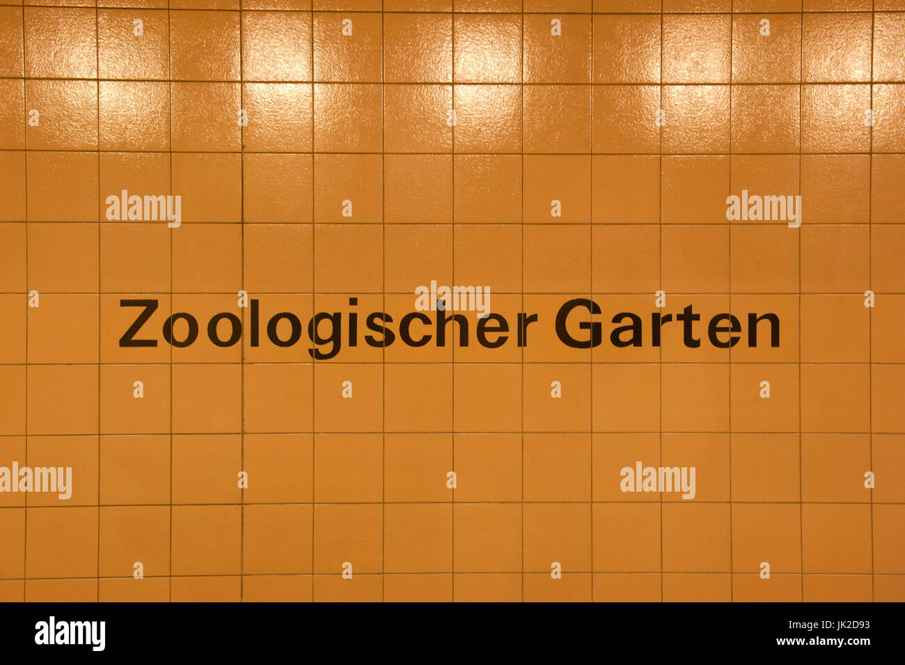 Segnaletica interna per Zoologischer Garten U-Bahn, Berlino, Germania Foto Stock