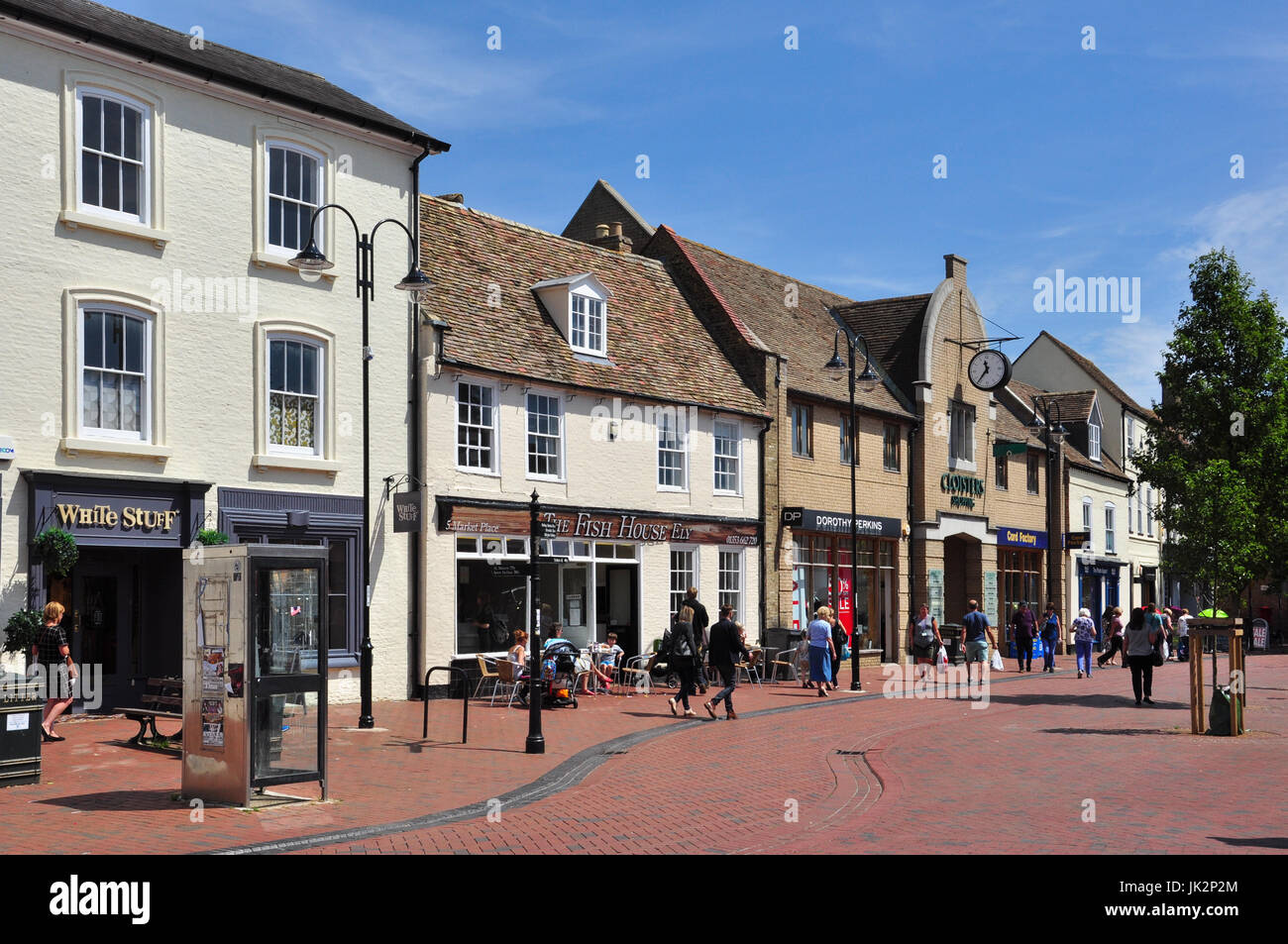 Negozi, luogo di mercato, Ely, Cambridgeshire, England, Regno Unito Foto Stock