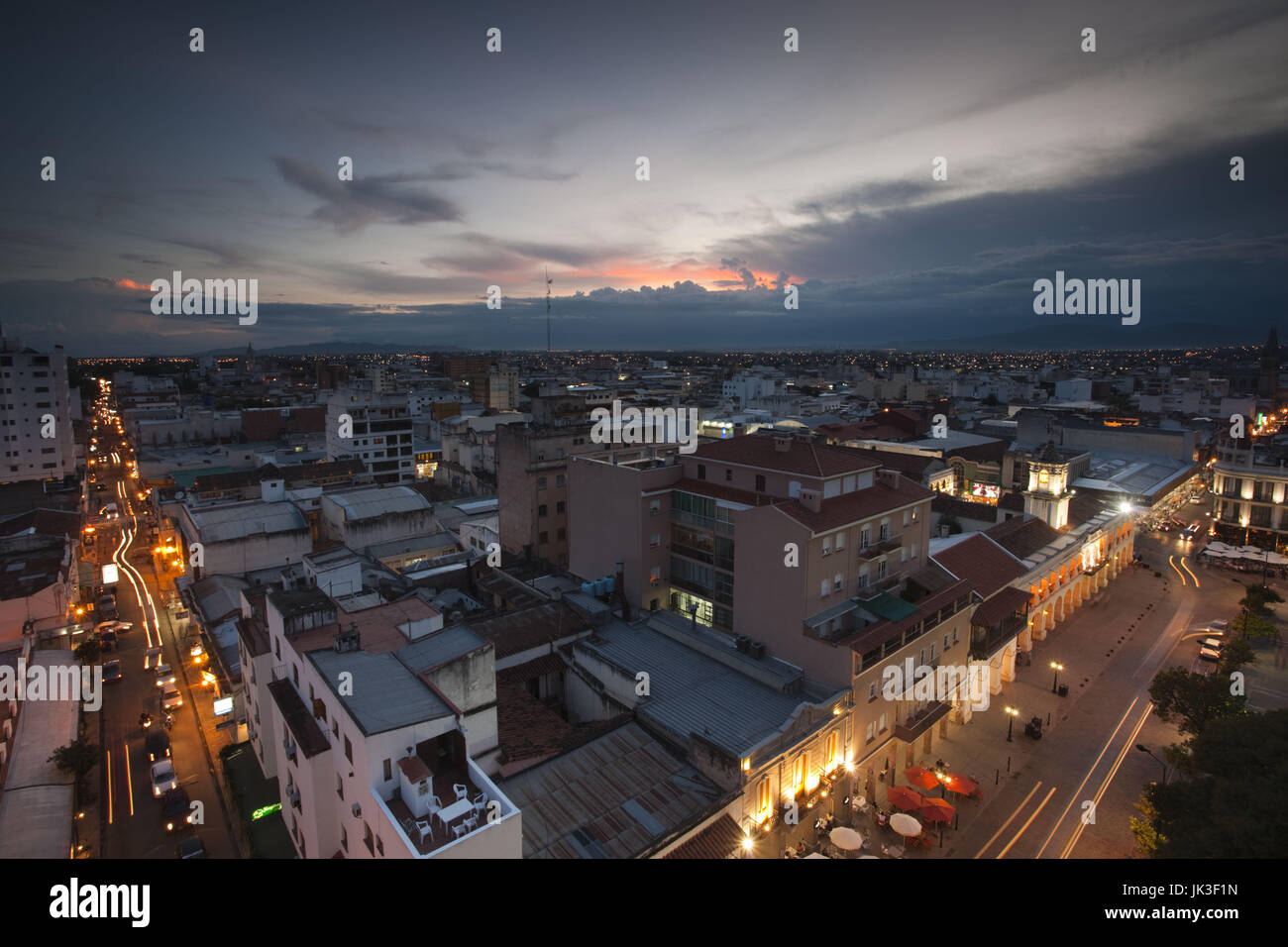Argentina, Provincia di Salta, Salta, angolo di Calles di Buenos Aires e Caseros, antenna, sera Foto Stock