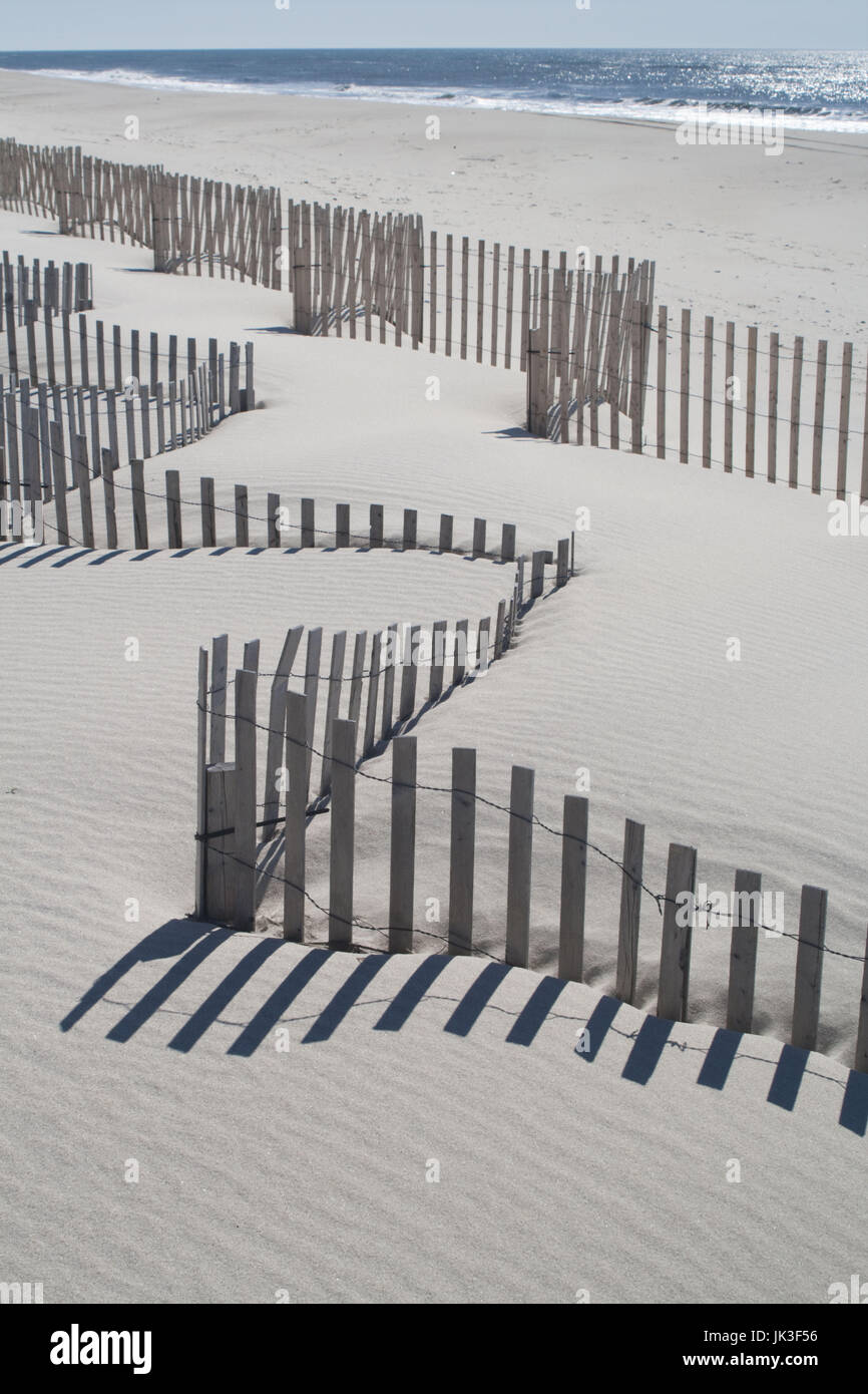 Stati Uniti d'America, New York, Long Island, Il Hamptons, Westhampton Beach, spiaggia di recinzione di erosione Foto Stock