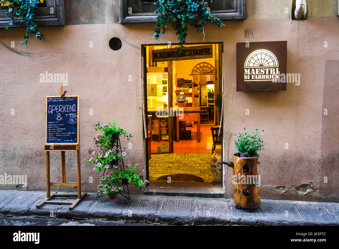 Scena di strada da Firenze Italia piccolo ristorante gourmet Foto Stock