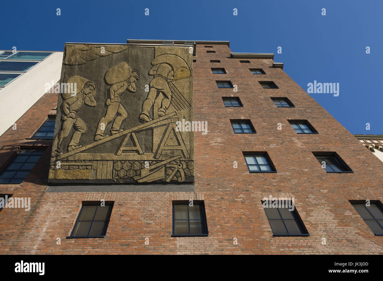 In Germania, in Renania settentrionale-Vestfalia, Düsseldorf, Medienhafen, fregio della vecchia attività portuali, Foto Stock