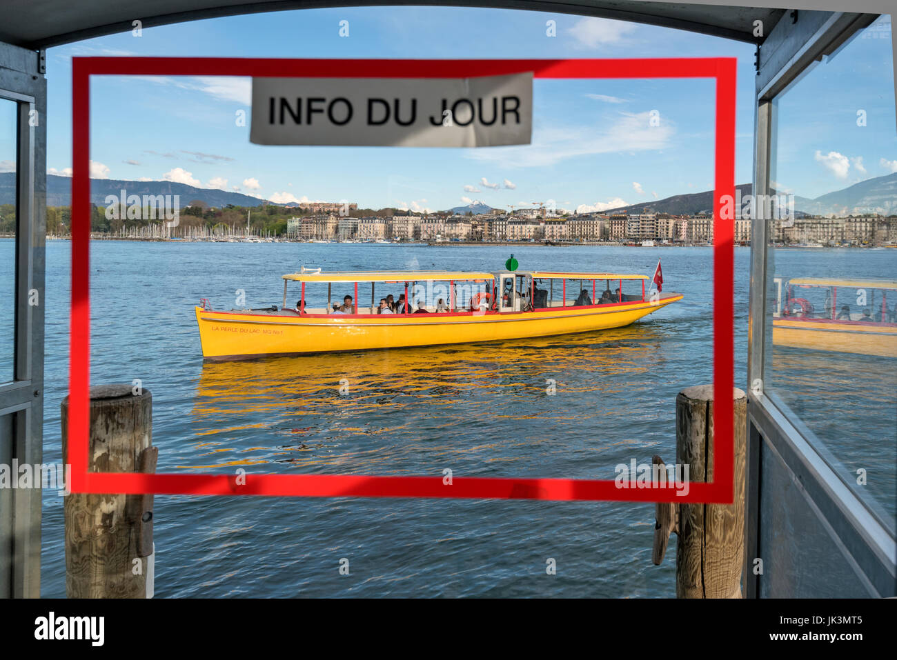 Ginevra Svizzera, società di imbarcazioni tradizionali del giallo e del rosso, chiamato Mouettes, corre una navigazione del lago Foto Stock