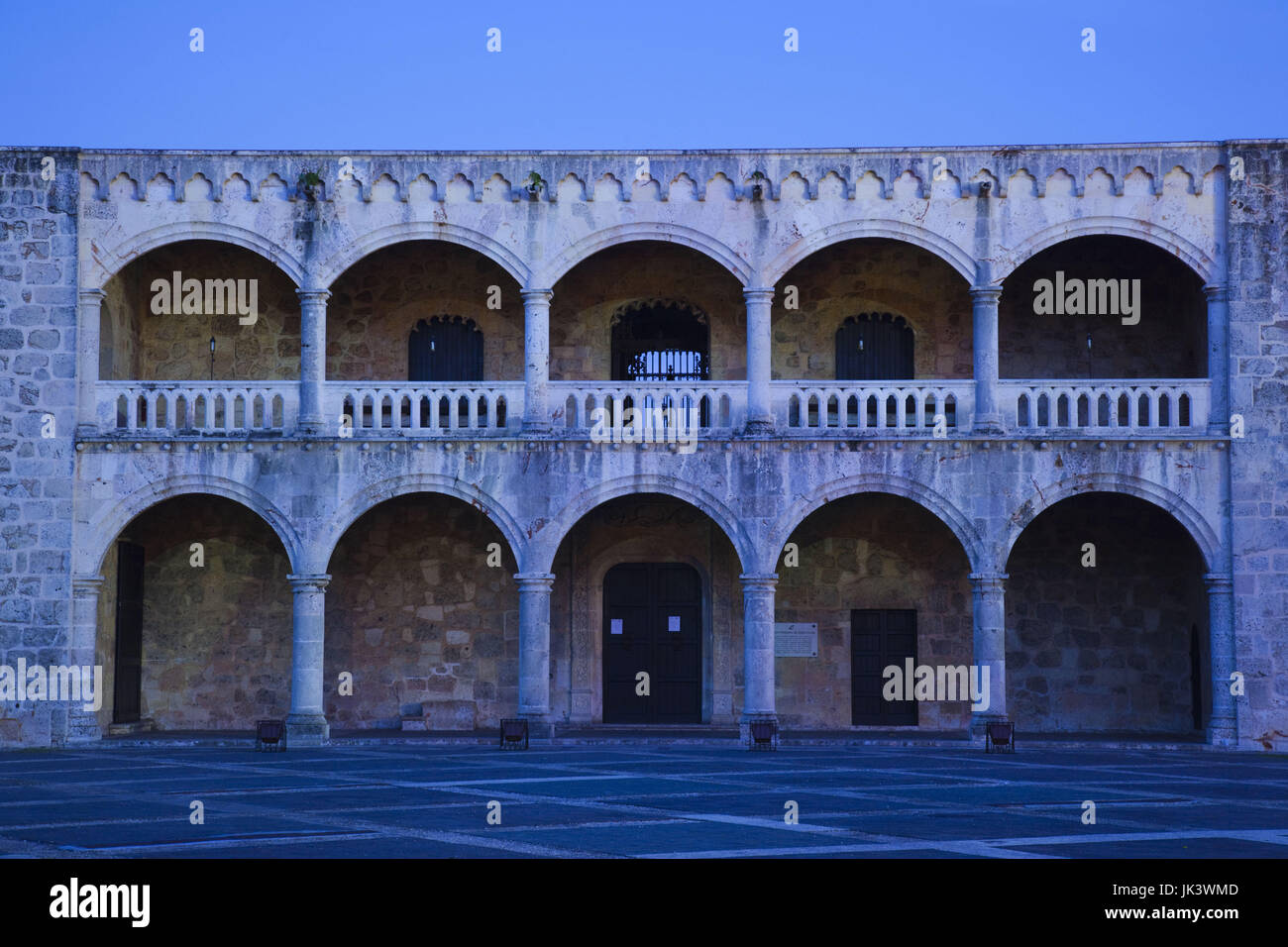 Repubblica Dominicana, Santo Domingo, Zona Colonial, Plaza Espana, Museo Alcazar de Colon, Museo Cittadella di Columbus, onetime residence di Diego Colombo, figlio di Cristoforo Colombo, sera Foto Stock