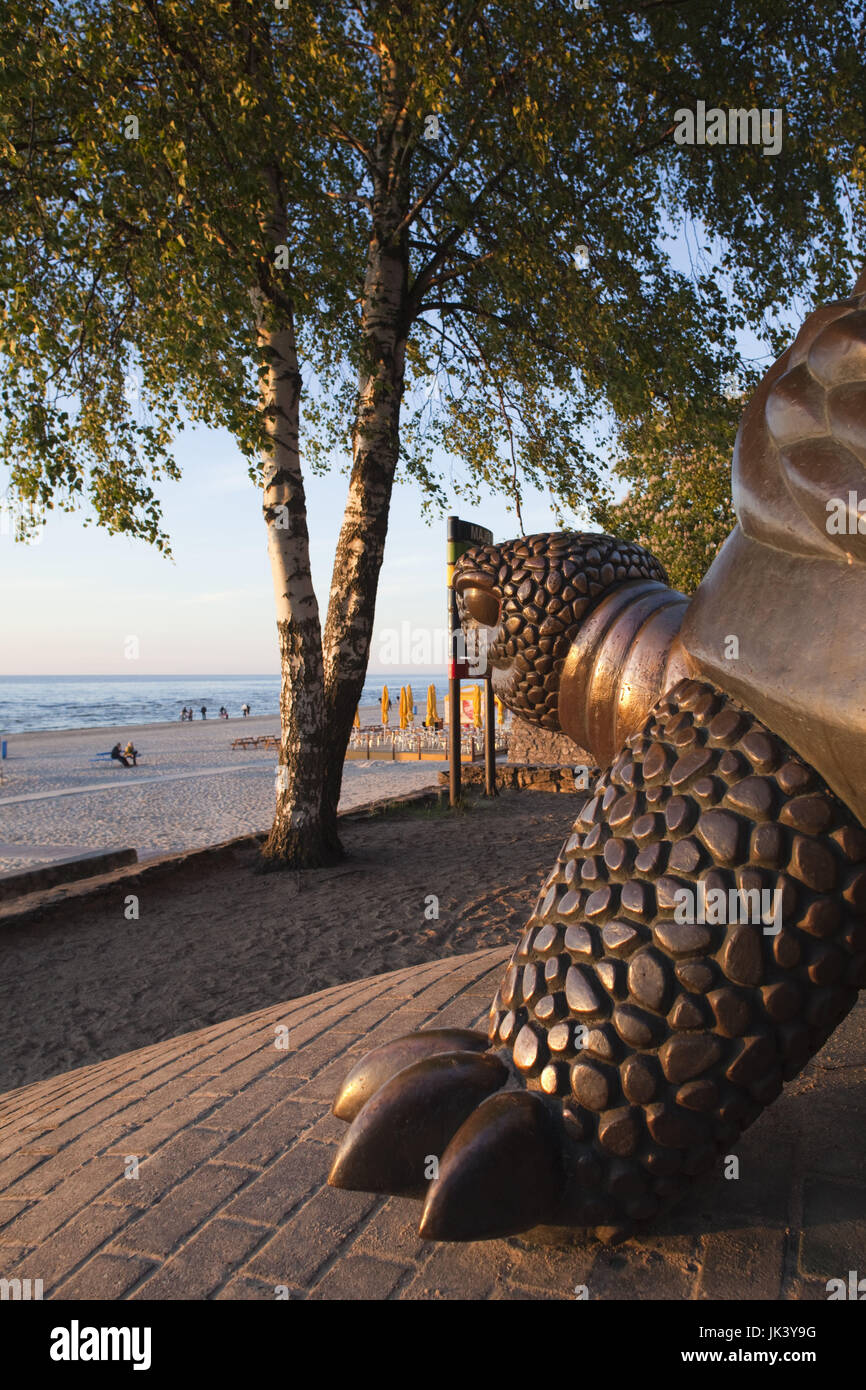 La lettonia, occidentale della Lettonia, Area di Riga, Jurmala, Majori villaggio, Majori Beach turtle statua, sunset Foto Stock