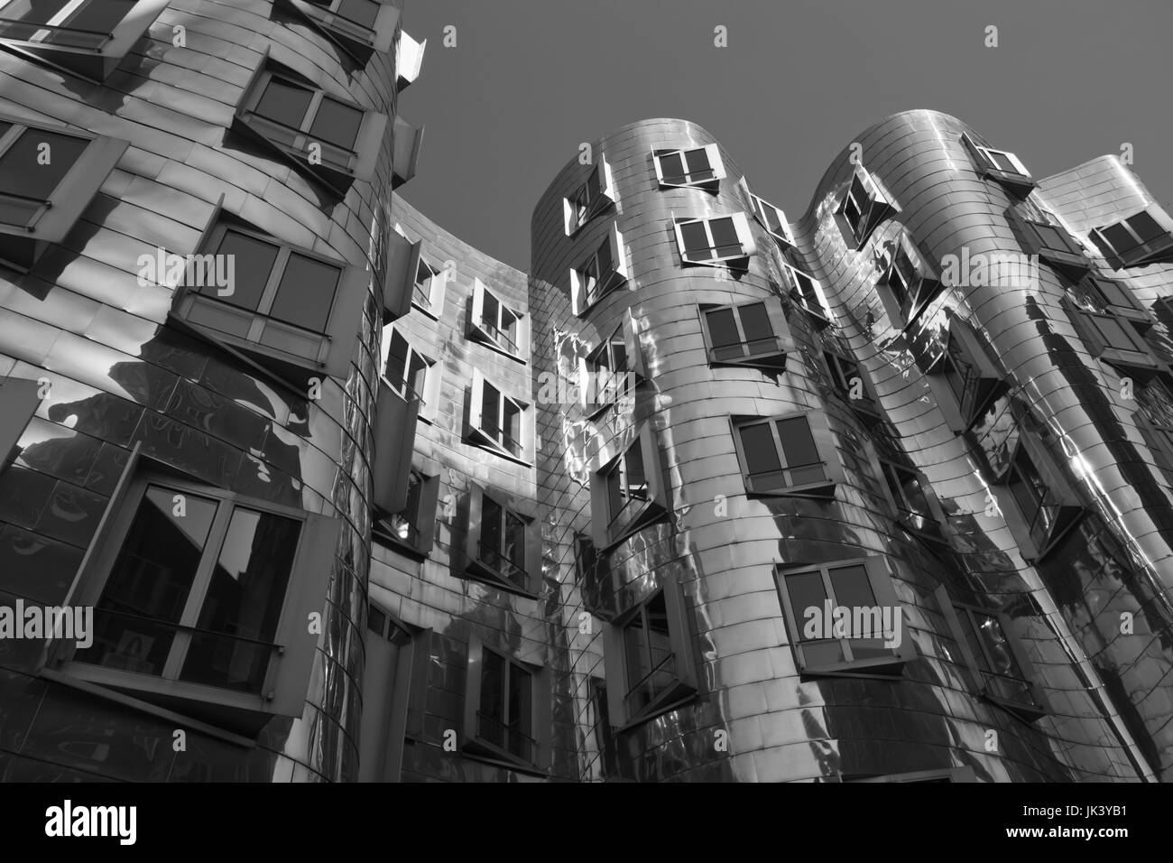 In Germania, in Renania settentrionale-Vestfalia, Düsseldorf, Medienhafen, Frank Gehry building, Neuer Zollhof, Foto Stock