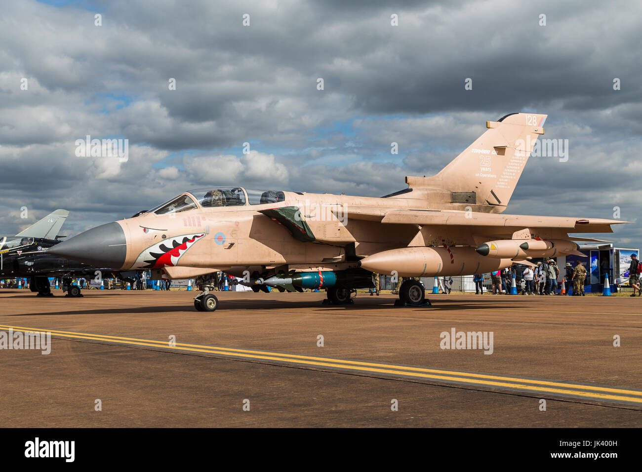 Il Tornado GR.4 (colorato in operazione Granby camouflage) dalla Royal Air Force visto al 2017 Royal International Air Tattoo at Royal Air Force Fai Foto Stock