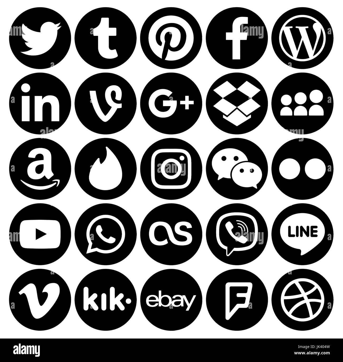 Kiev, Ucraina - 27 Aprile 2017: Raccolta di popolari tondo nero social media icone, stampato su carta: Facebook, Twitter, Google Plus, Instagram, Pin Foto Stock