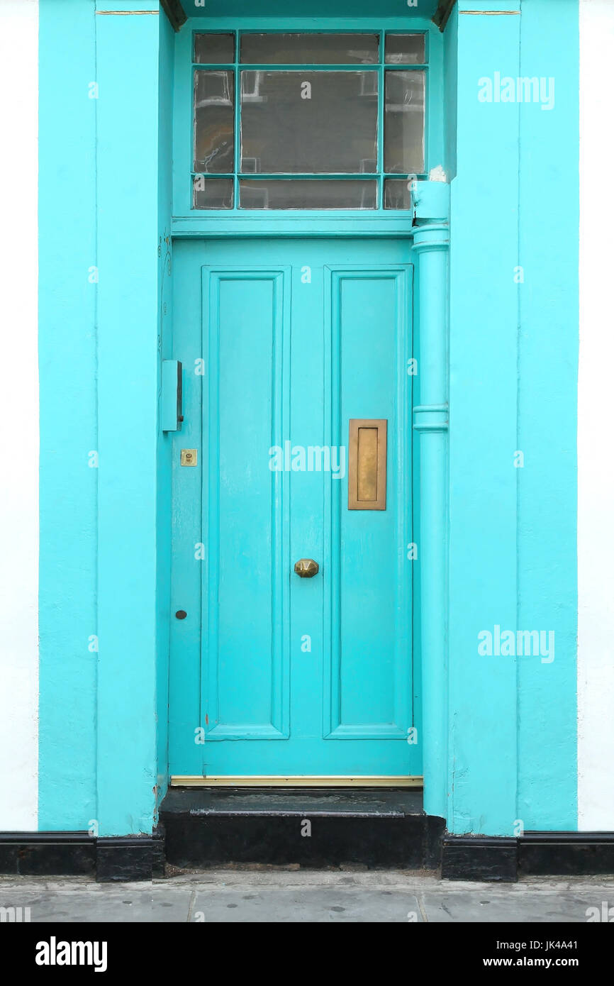 Retro chiuso blue house porta di ingresso esterno Foto Stock