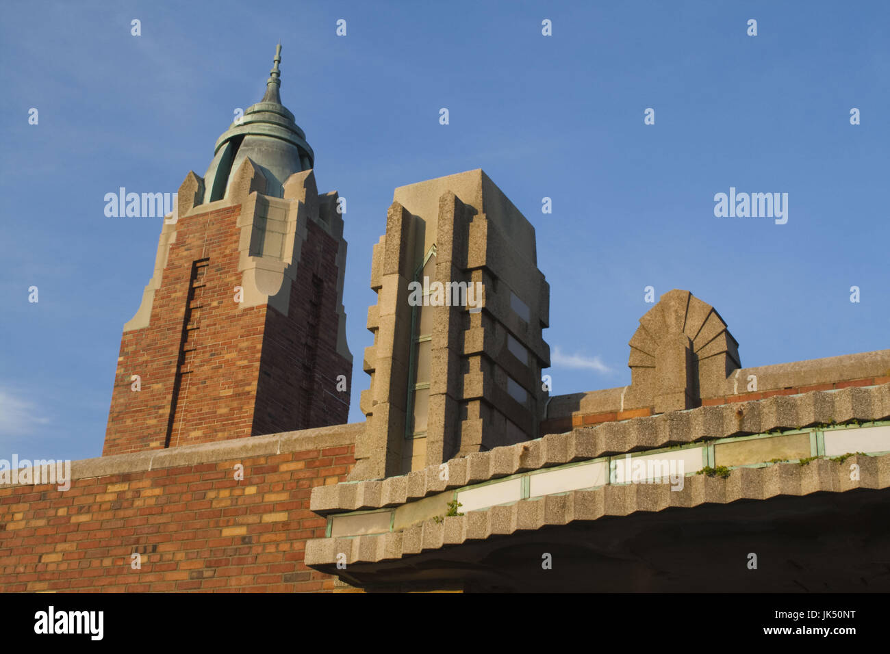 Stati Uniti d'America, New York, Long Island, Jones Beach State Park, edifici in stile liberty del parco dello stato aperto da Robert Mosè, urbanista, 1929 Foto Stock