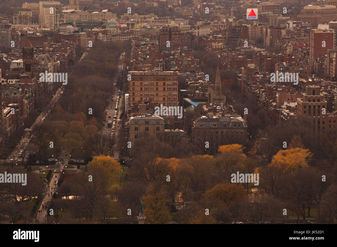 Stati Uniti d'America, Massachusetts, Boston Back Bay e Commonwealth Avenue, ad alto angolo di visione, autunno Foto Stock