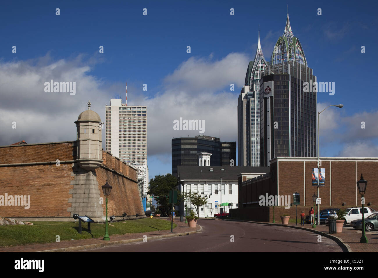 Stati Uniti d'America, Alabama, Mobile, Fort Conde, b.1711, Torre di RSA e Riverview Plaza edifici Foto Stock