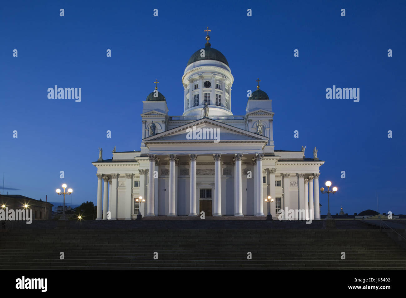 Finlandia, Helsinki, la Piazza del Senato, Senaatintori, Tuomiokirko, Cattedrale Luterana, crepuscolo Foto Stock