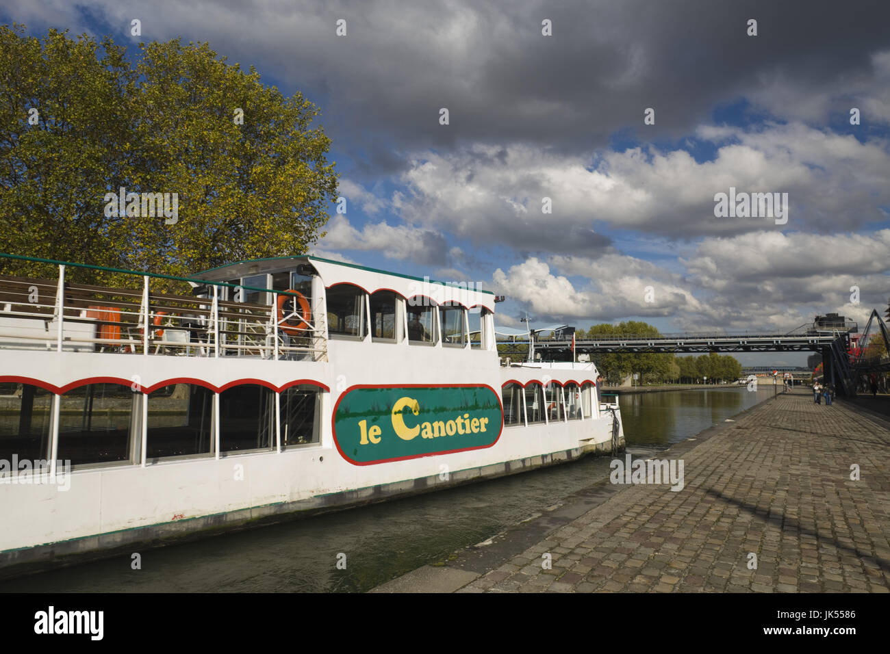Francia, Paris, Parc de la Villette, fiume tour in barca sul Canal de l'Ourcq Foto Stock