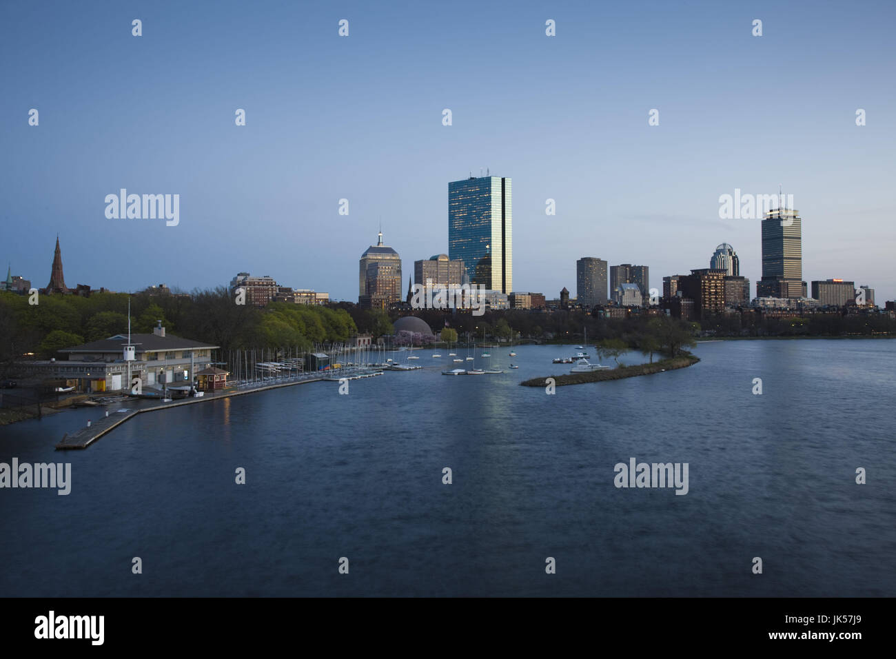 Stati Uniti d'America, Massachusetts, Boston Back Bay da Longfellow Bridge, crepuscolo, Foto Stock