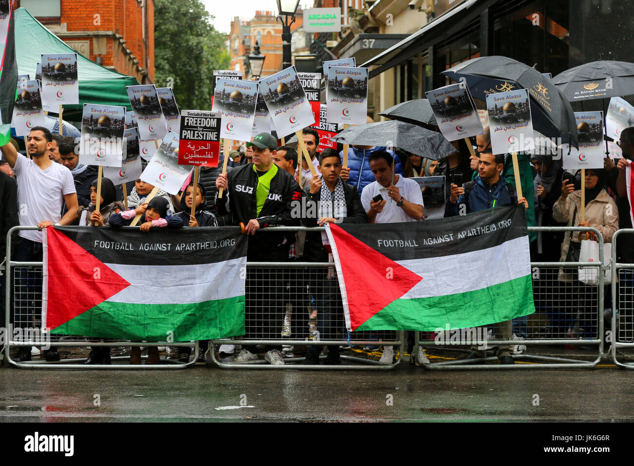 Londra, Regno Unito. 22 Luglio, 2017. Protesta contro l'aggressione israeliana nella città vecchia di Gerusalemme e la moschea Al Aqsa chiusura. Penelope Barritt/Alamy Live News Foto Stock