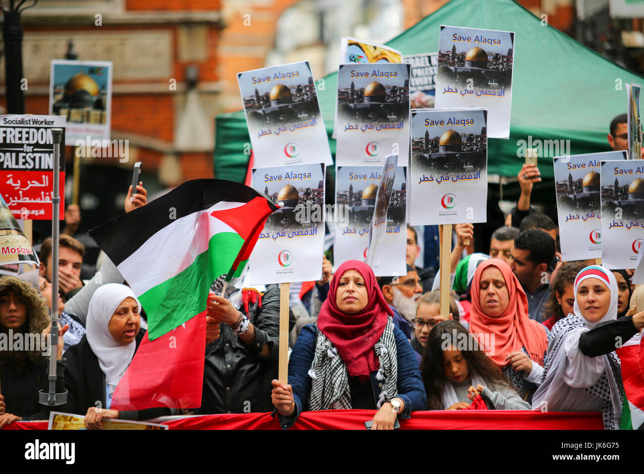 Londra, Regno Unito. 22 Luglio, 2017. Protesta contro l'aggressione israeliana nella città vecchia di Gerusalemme e la moschea Al Aqsa chiusura. Penelope Barritt/Alamy Live News Foto Stock