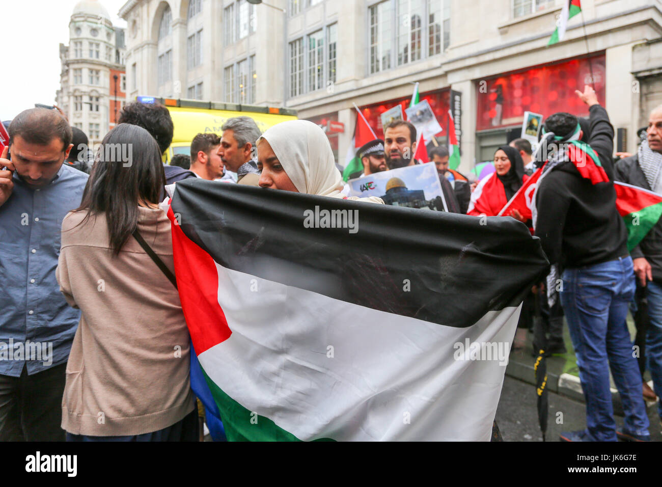 Londra, Regno Unito. 22 Luglio, 2017. Protesta contro l'aggressione israeliana nella città vecchia di Gerusalemme e la moschea Al Aqsa chiusura. Penelope Barritt/Alamy Live News Foto Stock