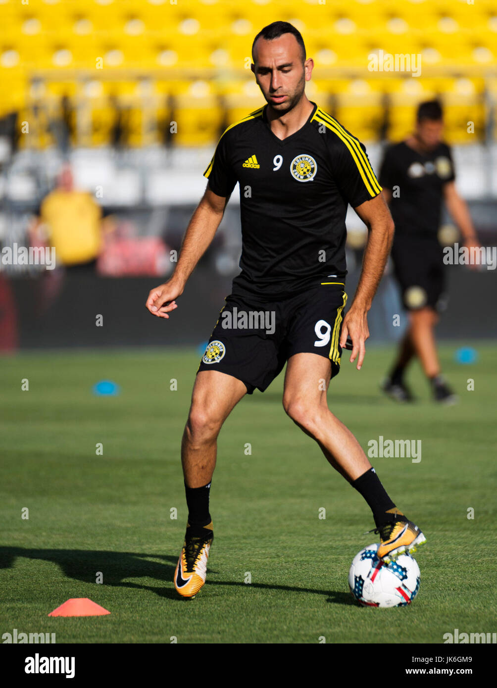 Columbus, Ohio, Stati Uniti d'America. 22 Luglio, 2017. Columbus Crew avanti Justin Meram (9) si riscalda prima di affrontare Philadelphia nel loro corrispondono a Mapfre Stadium di Columbus, Ohio. Columbus, Ohio, Stati Uniti d'America. Brent Clark/Alamy Live News Foto Stock