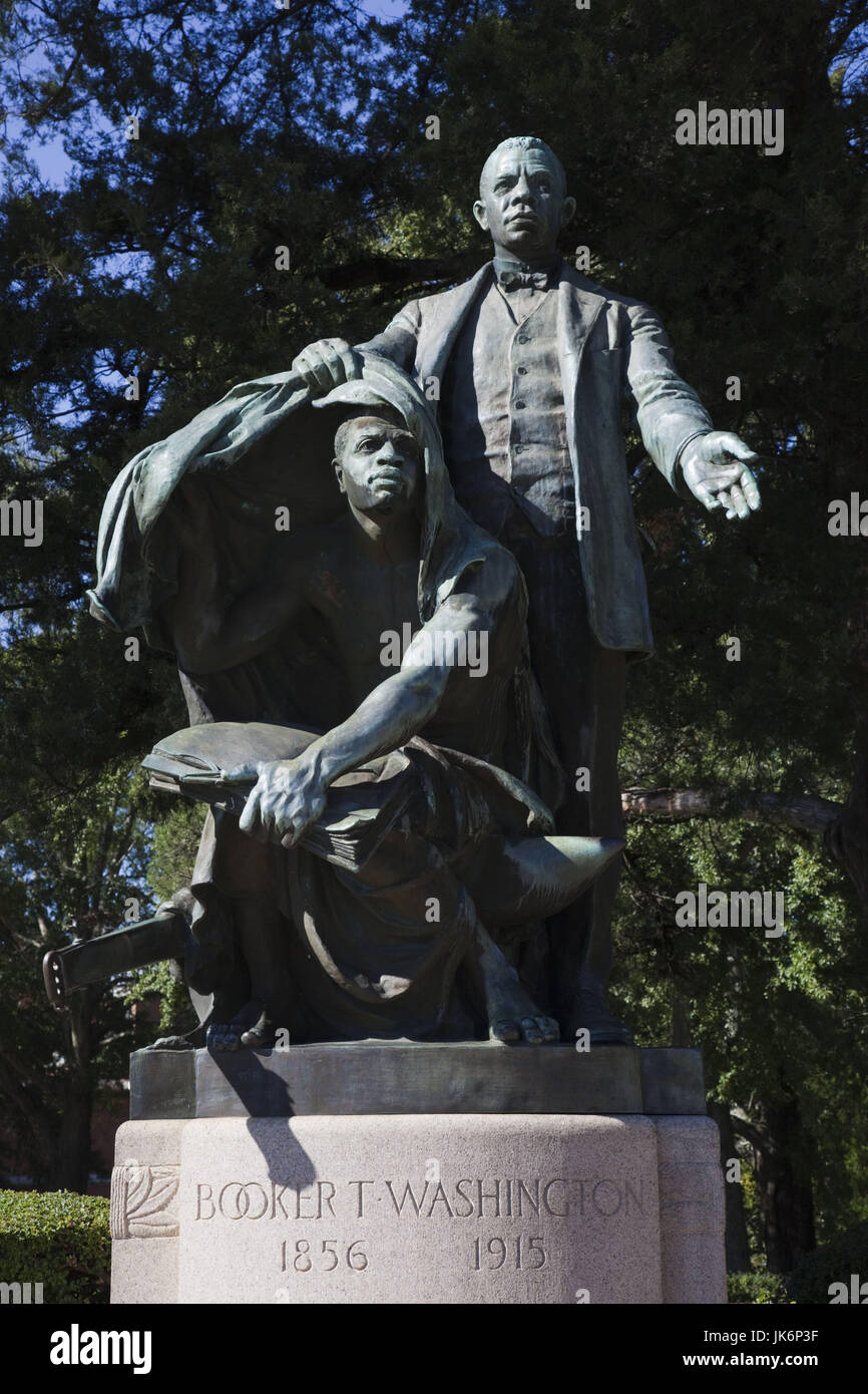 Stati Uniti d'America, Alabama, Tuskeegee, Tuskeegee Institute National Historic Site, afro-americano di importanti università fondata da Booker T. Washington, Booker T. statua di Washington Foto Stock