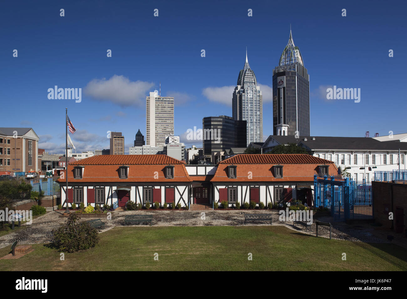 Stati Uniti d'America, Alabama, Mobile, Fort Conde, b.1711, Torre di RSA e Riverview Plaza edifici Foto Stock