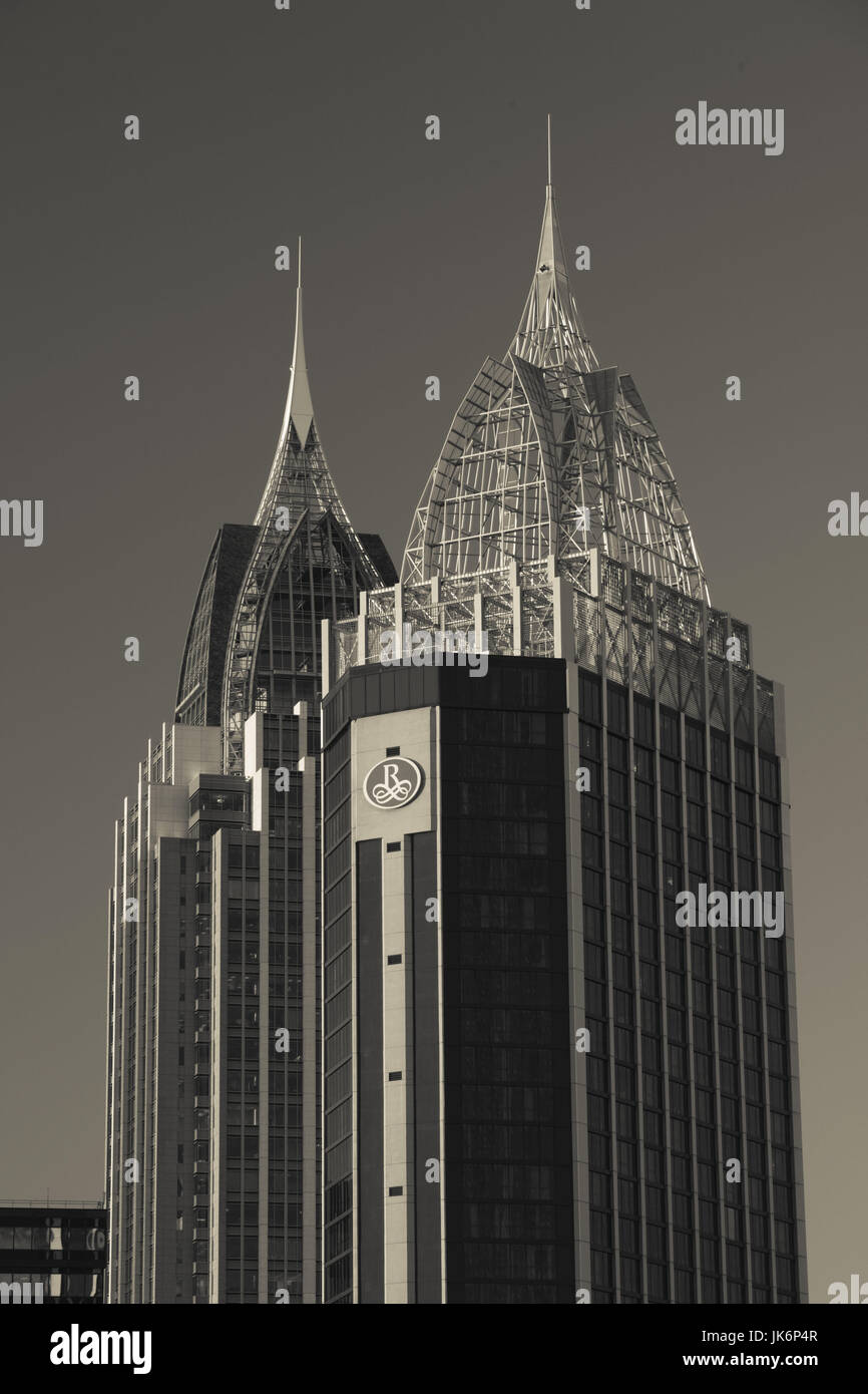 Stati Uniti d'America, Alabama, Mobile, Torre di RSA e Riverview Plaza edifici, crepuscolo Foto Stock