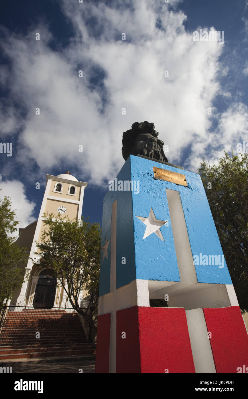 Puerto Rico, Costa Nord, paese del Carso, Lares, chiesa del paese e il Puerto Rican monumento Foto Stock
