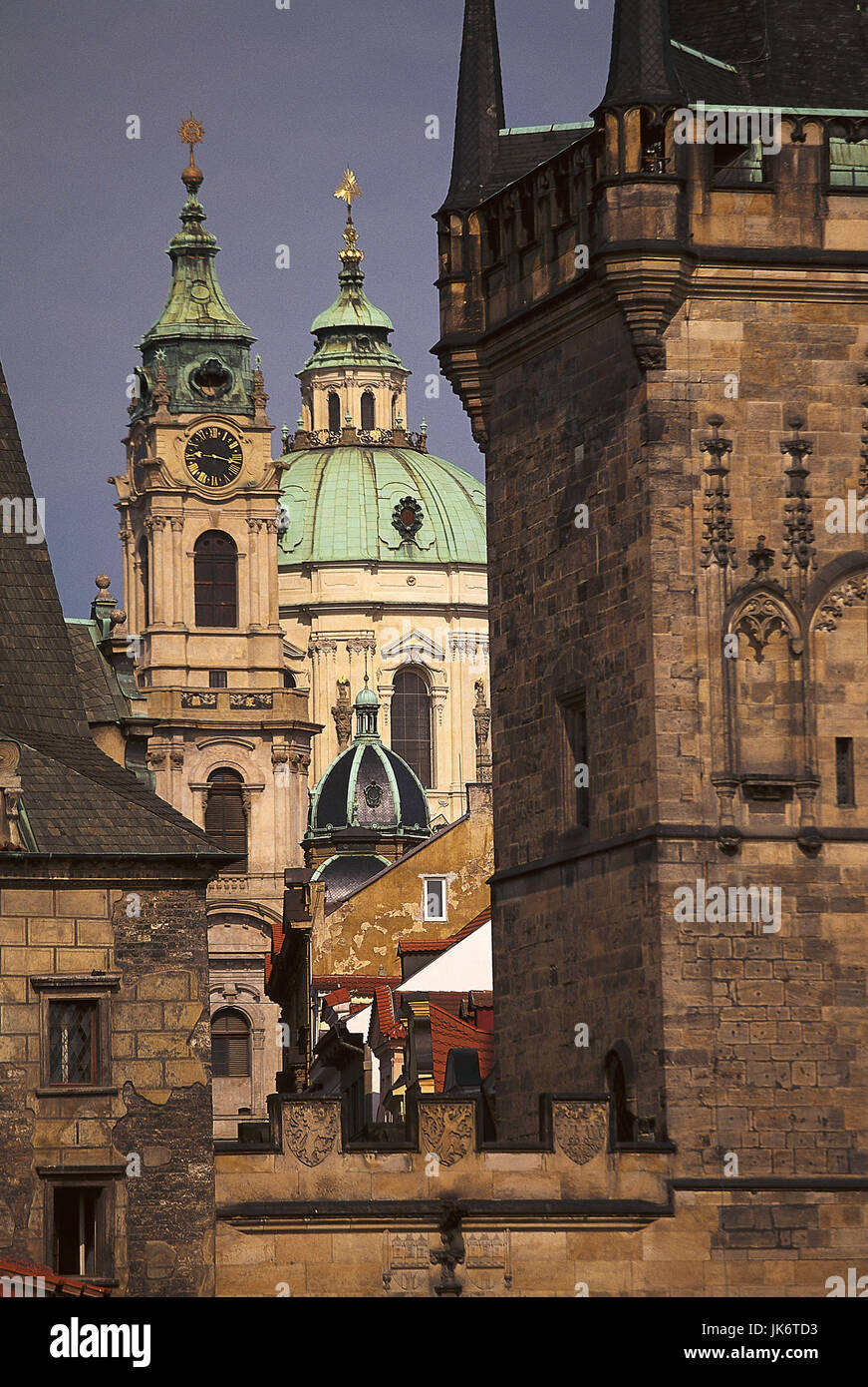 Tschechische Republik, Mittelböhmen, Praha, Kleinseite, Kirche Niklas, Brückenturm, dettaglio Europa, Osteuropa, Tschechien, Ceská republika, Böhmen, Stadt, Hauptstadt, Großstadt, Prag, Stadtteil, Mala Strana, Kleinseitner anello, Gebäude, Bauwerk, Gotteshaus, Sakralbau, Kirchturm, Kuppel, Baustil, Barock, erbaut 1704 - 1756, Sehenswürdigkeit Foto Stock