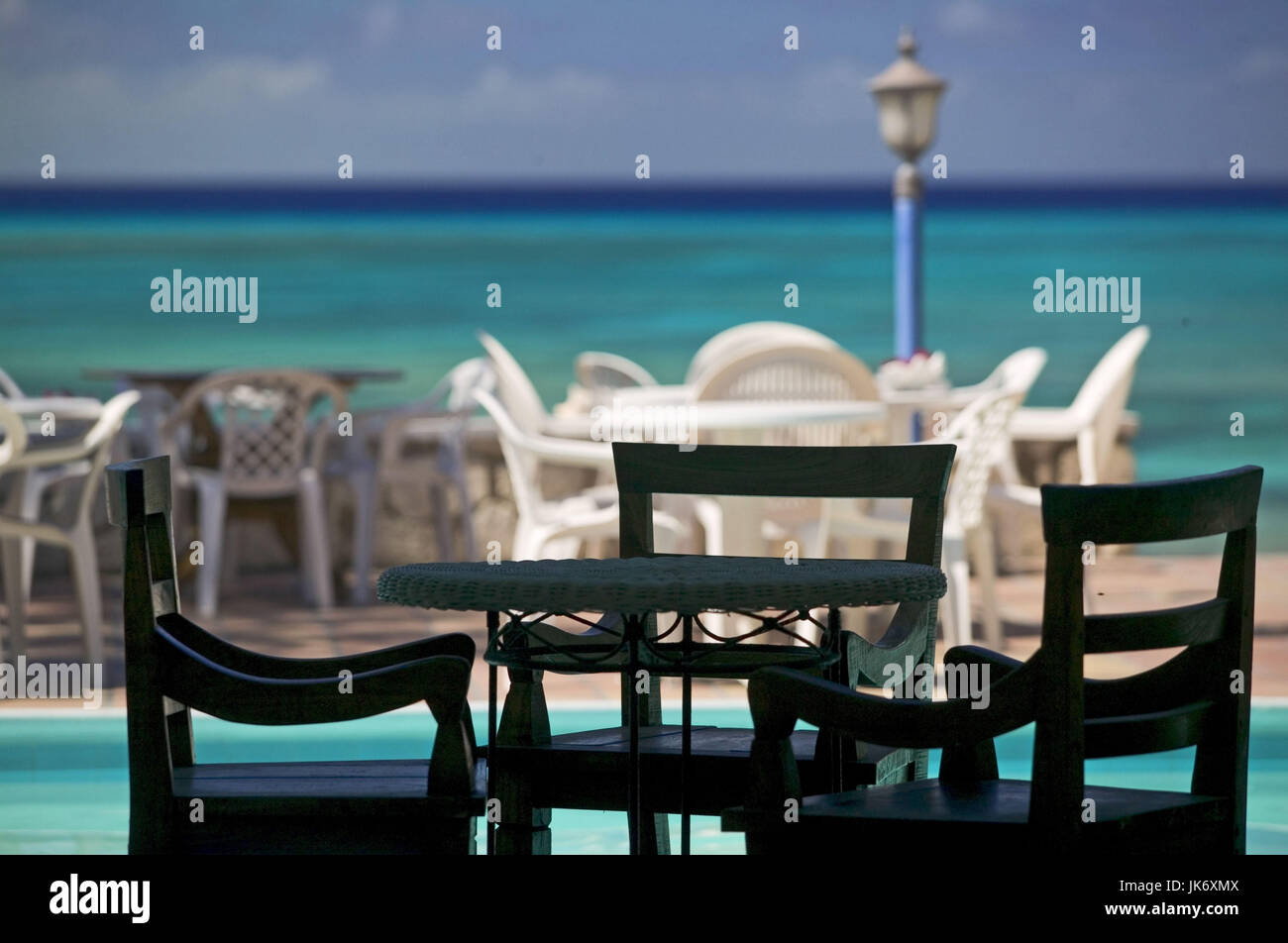 Karibik, Grand Turk Island, Osprey Beach Hotel, Terrasse, Sitzplatz, piscina Foto Stock