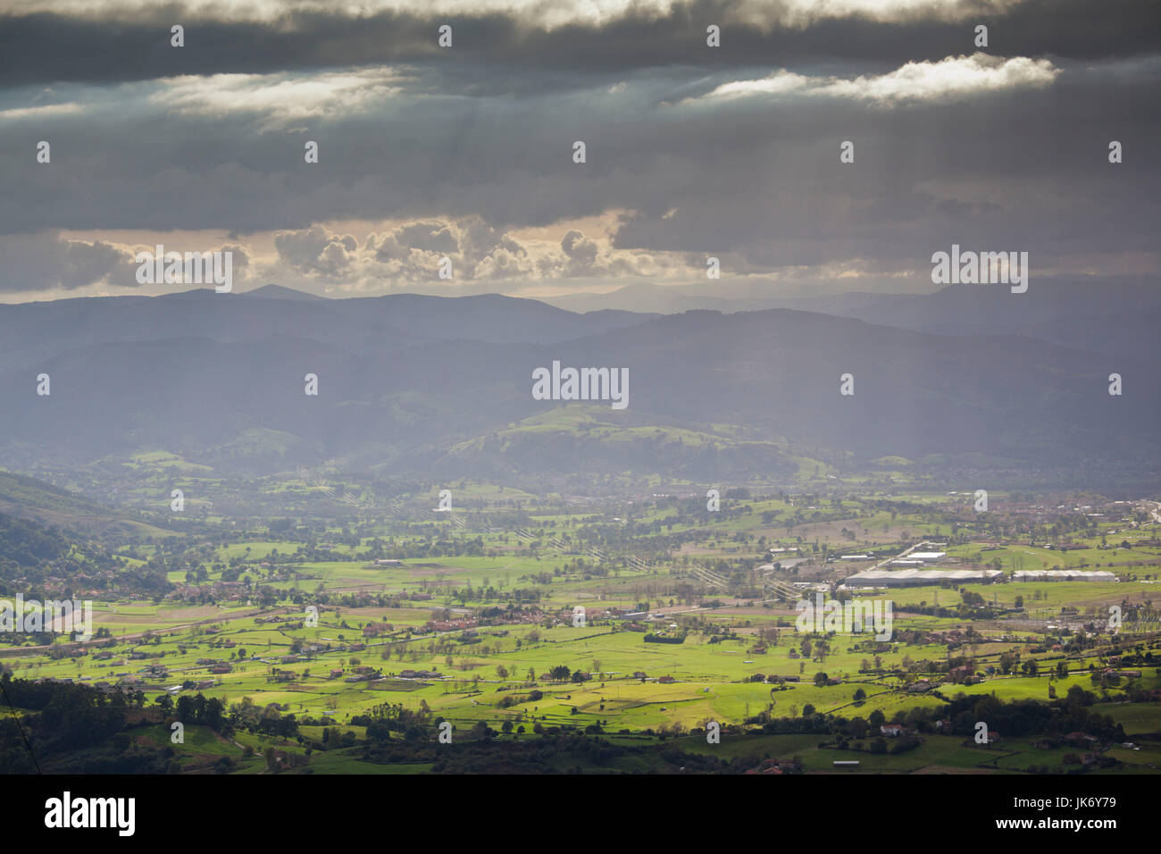 Spagna Cantabria regione Cantabria Provincia, Santander, elevati vista panorama dalla pena Cabarga mountain Foto Stock