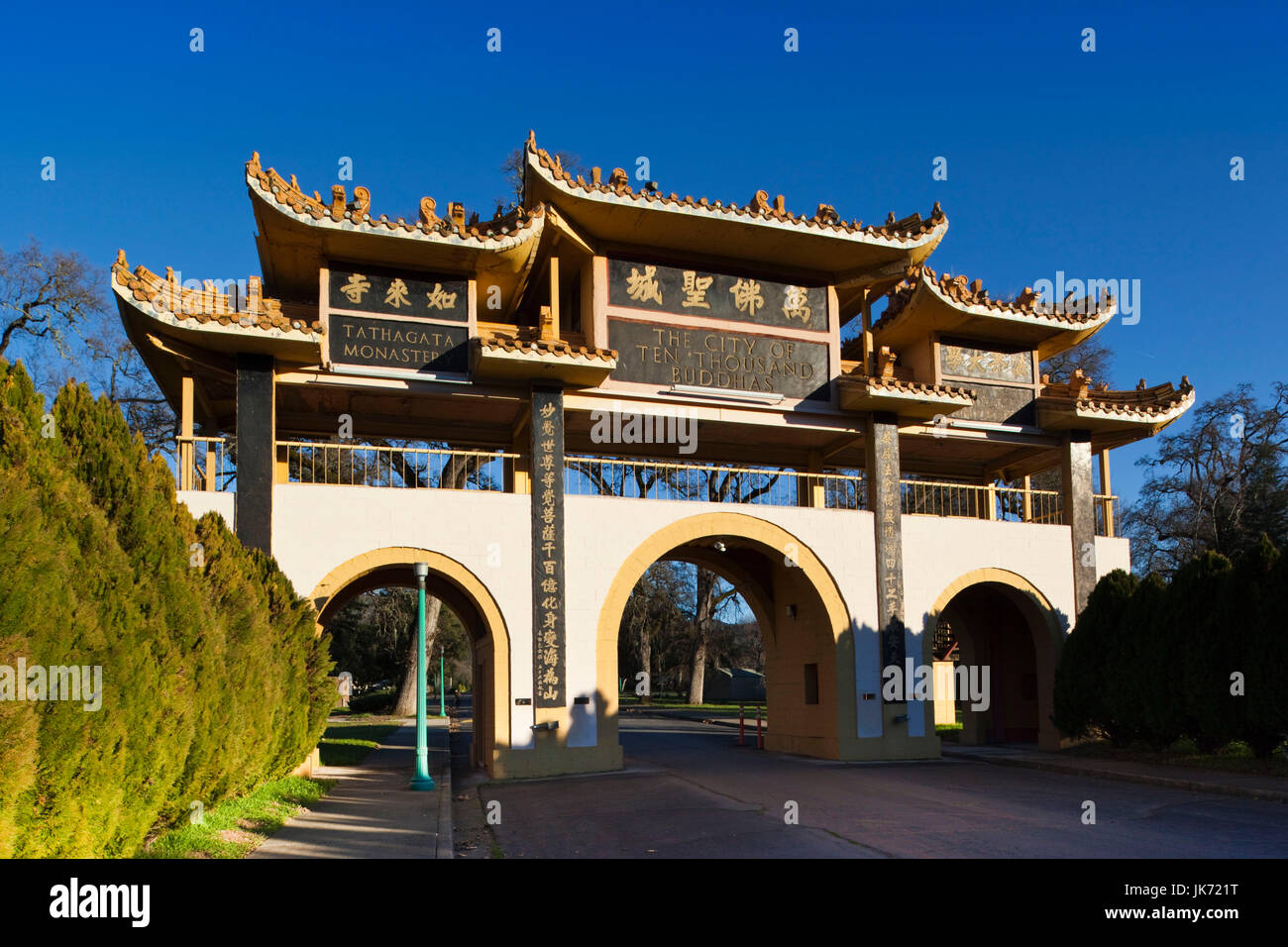 Stati Uniti d'America, la California, la California del Nord, costa Nord, Ukiah, città di Diecimila Buddha, Chinese-Buddhist Comunità, di gate Foto Stock