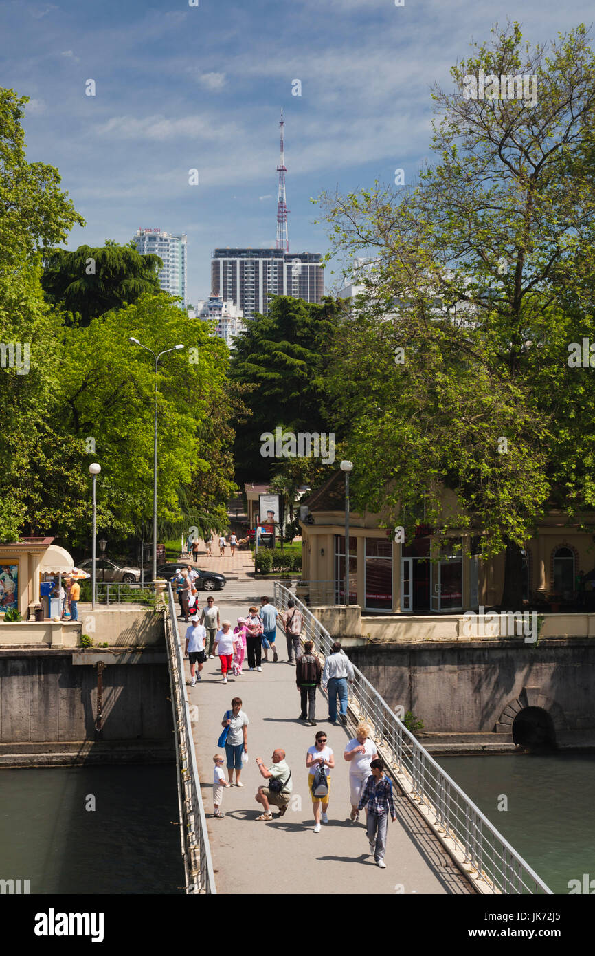 Russia, il litorale del Mar Nero, Sochi, Sochi passerella sul fiume Foto Stock