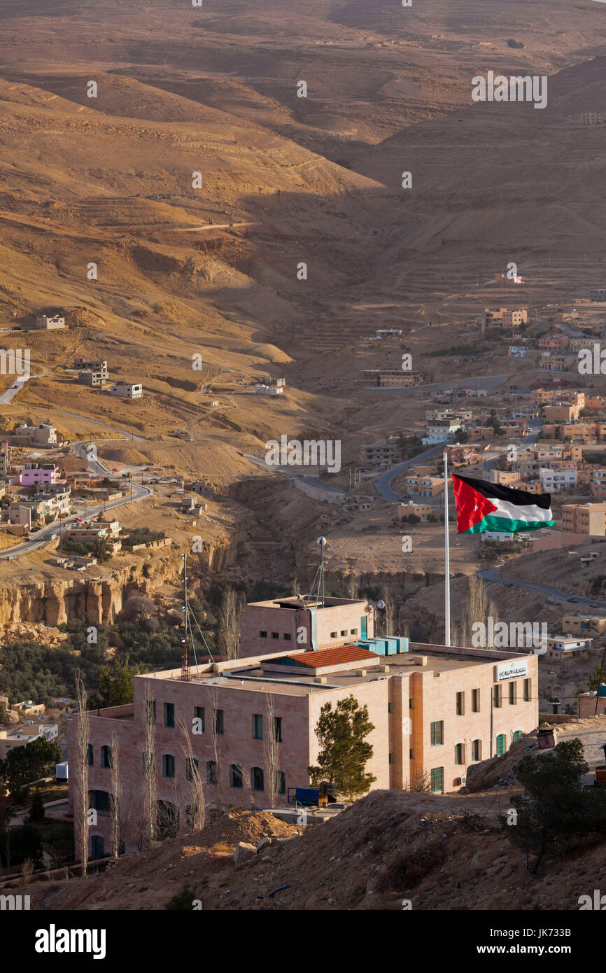 Giordania, Petra-Wadi Musa, vista in elevazione della nuova città di Wadi Musa Foto Stock