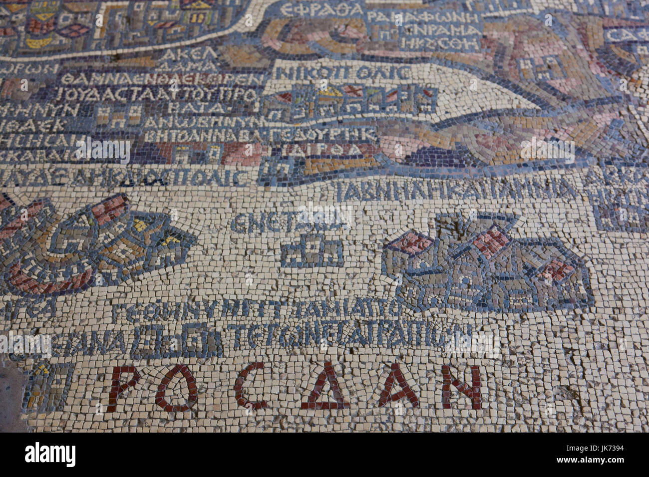 Giordania, Kings Highway, Madaba, Chiesa di St. Georges, interno con un mosaico antico mappa del mondo, circa 560 ANNUNCIO Foto Stock