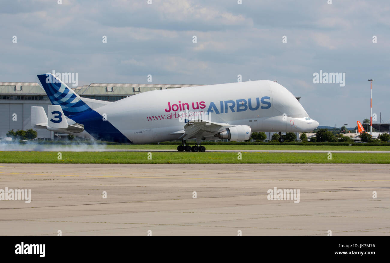 La Airbus A300-600ST, noto come 'Beluga' per la rendono unica somiglianza con il Minke whale vanta una delle più grandi stive di carico di un qualsiasi aeromobile Foto Stock