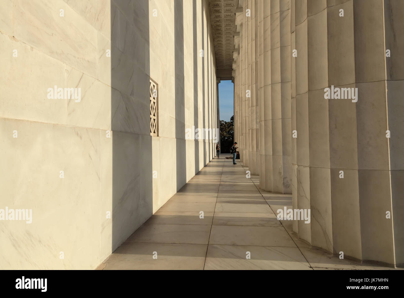 Visitatori presso il Lincoln Memorial Building in Washington, d.c., Stati Uniti d'America Foto Stock