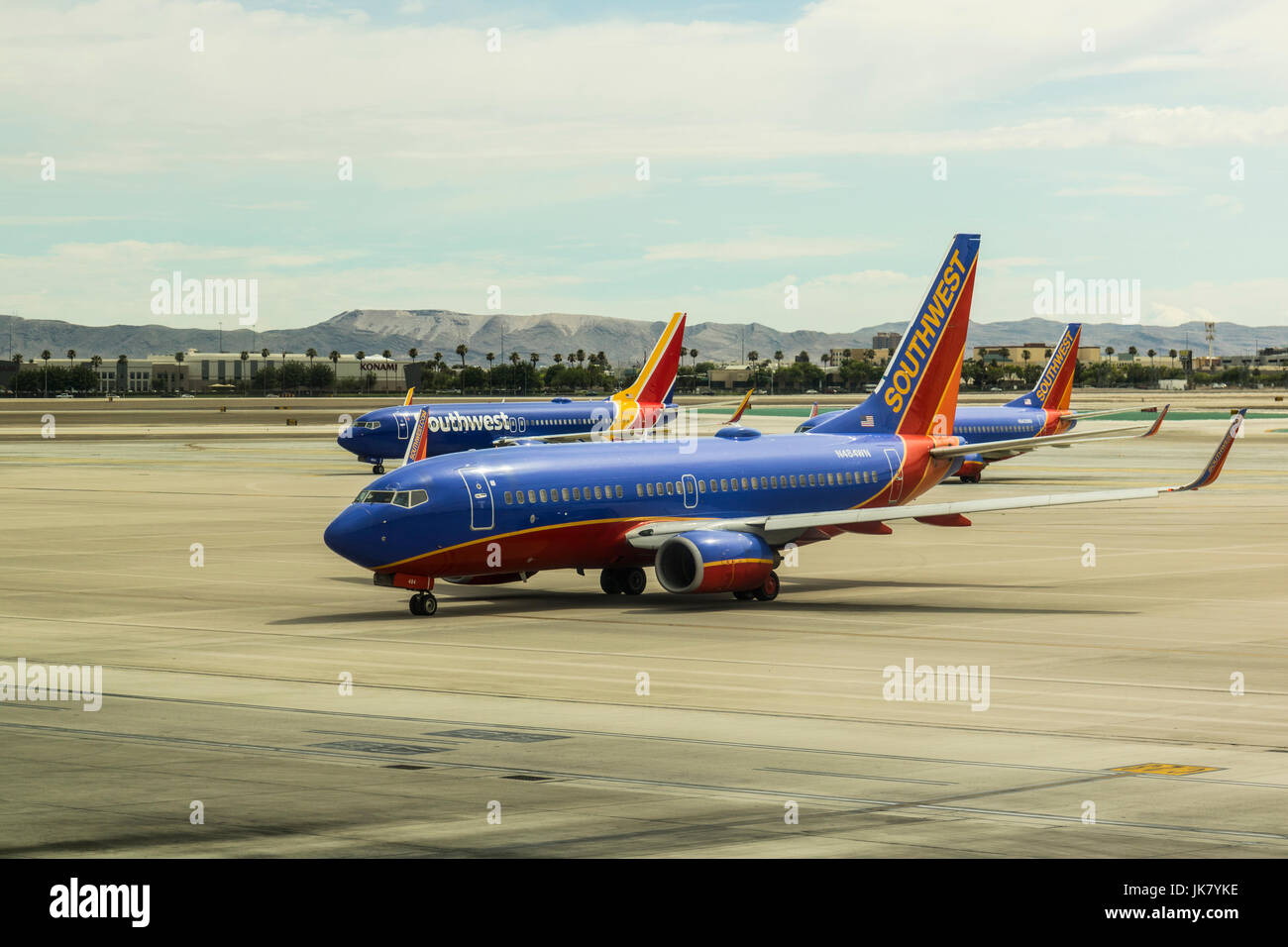 Las Vegas - Circa il luglio 2017: Southwest Airlines Boeing 737s la preparazione per la partenza. A sud-ovest è il più grande low-cost carrier nel mondo II Foto Stock
