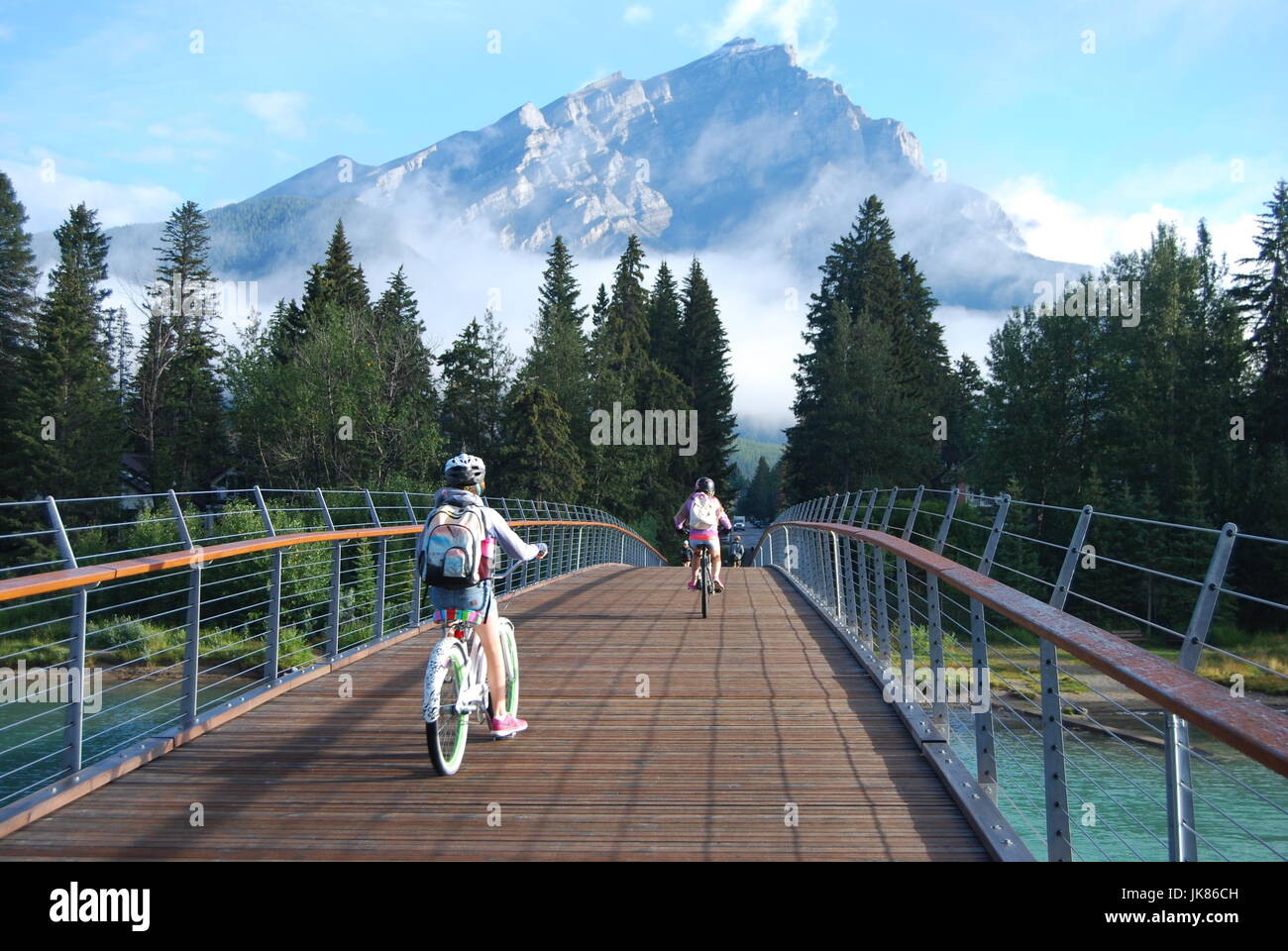 Biciclette sul ponte di Banff Foto Stock