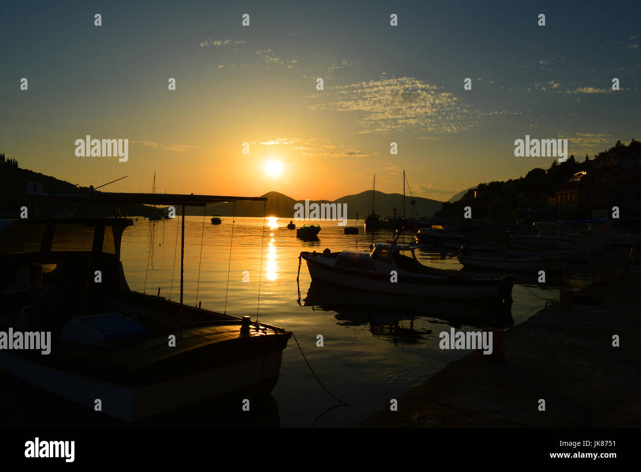 Tramonto sull'orizzonte in Montenegro Foto Stock