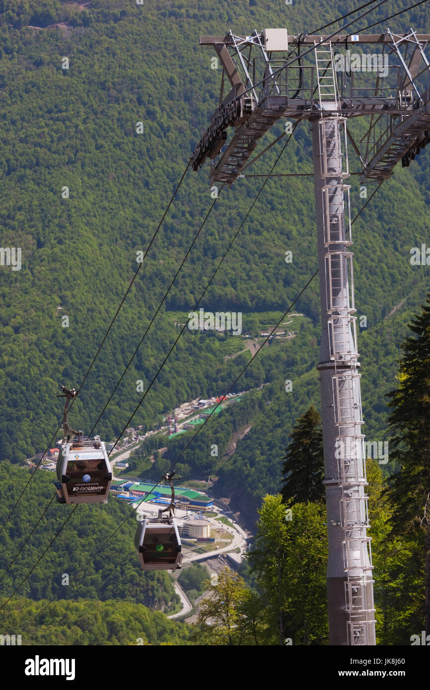 Russia, montagne del Caucaso, Area Sochi, Krasnaya Polyana, giostra funivia, estate Foto Stock