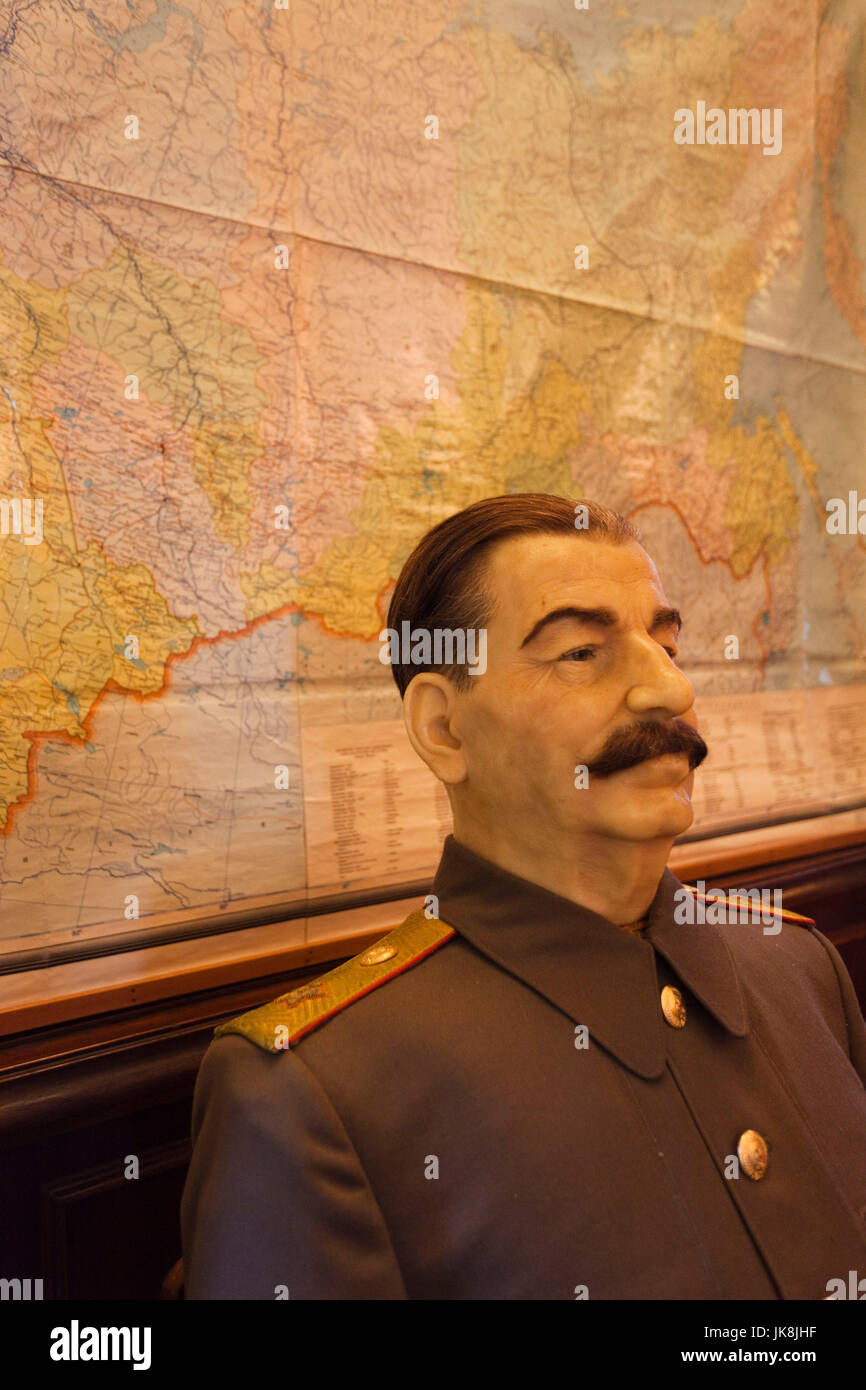 Russia, il litorale del Mar Nero, Sochi, Stalin Dacha, casa estiva del dittatore sovietico Joseph Stalin sui motivi della Zelenaya Roscha sanitorium, ufficio con Stalin figura Foto Stock