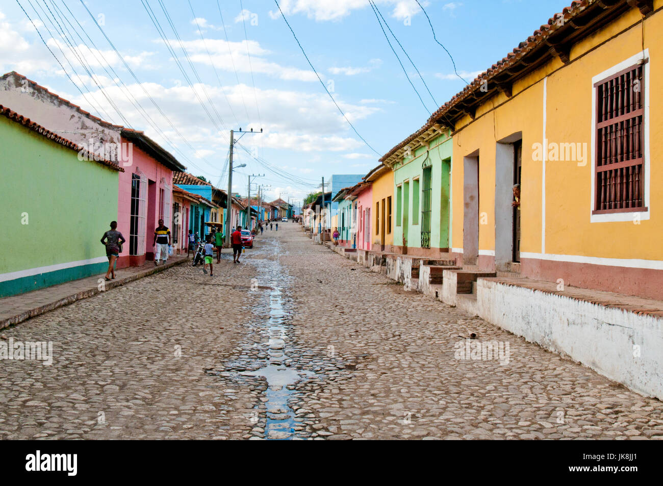 Visualizza in basso strada di ciottoli nella parte vecchia di Trinidad, Cuba Foto Stock