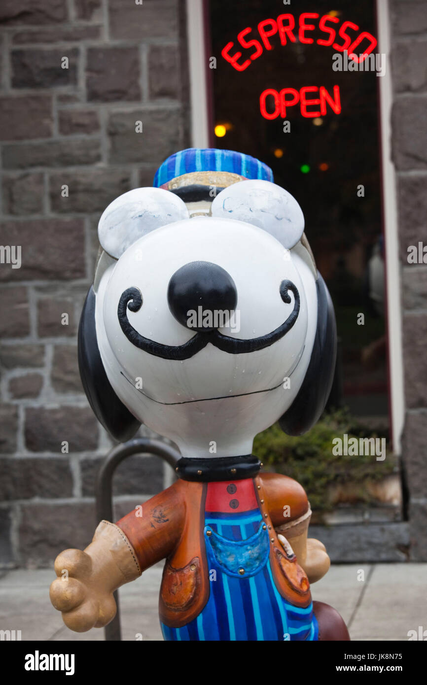 Stati Uniti d'America, la California, la California del Nord, Russian River Wine Country, Santa Rosa, Railroad Square, noccioline fumetto personaggio da Charles M. Schultz, lungo tempo città residente, Snoopy Foto Stock