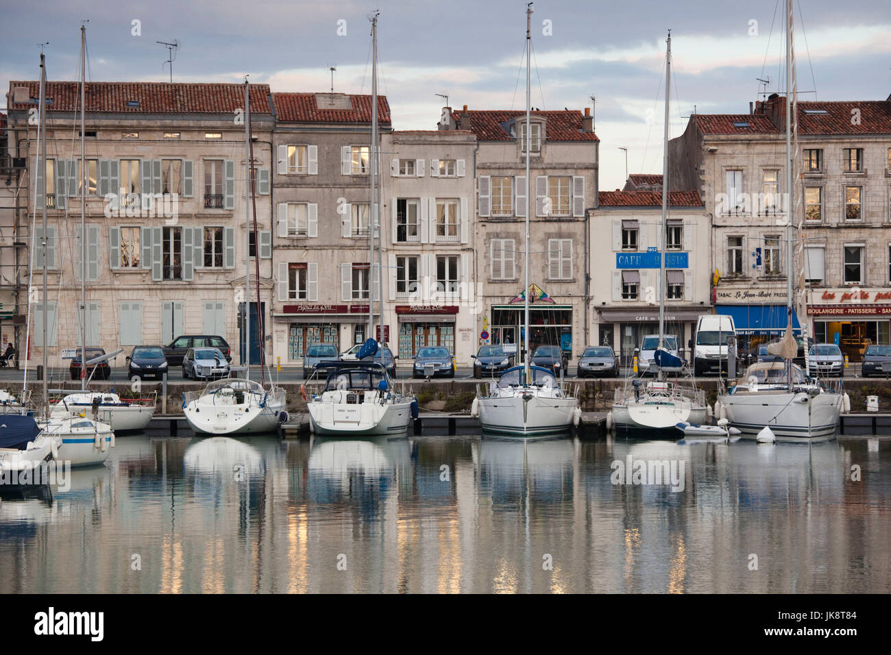 Francia, regione Poitou-Charentes, dipartimento della Charente-Maritime, La Rochelle, Porto Vecchio, marina Foto Stock
