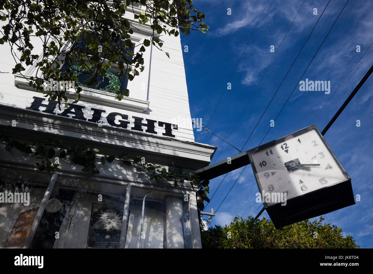 Stati Uniti, California, San Francisco, La Haight, iconico degli anni sessanta hippie e controcultura area, 4:20 orologio noto anche come International Bong Hit del tempo Foto Stock