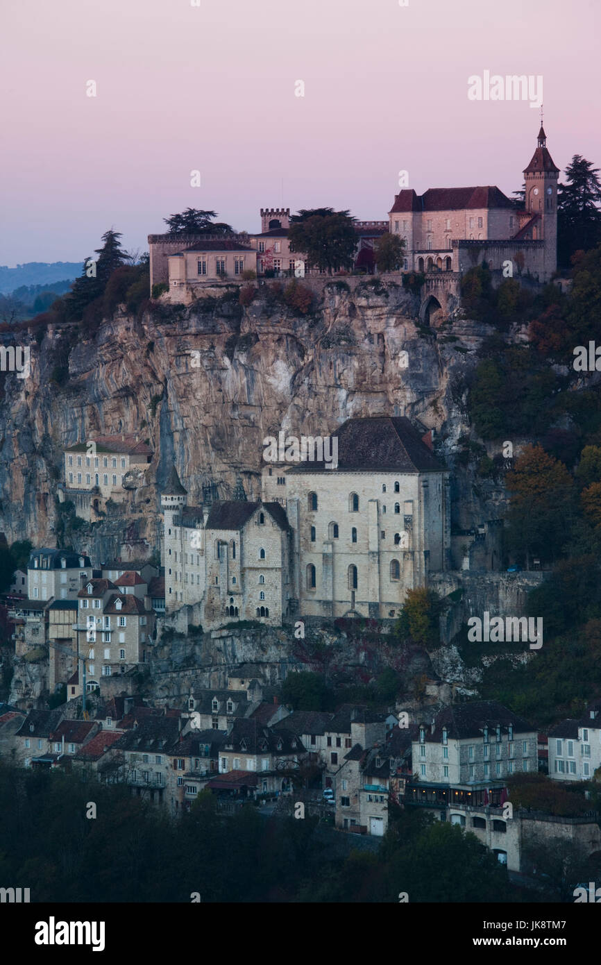 Francia, regione Midi-Pyrenees, lotto Reparto, Rocamador, elevati vista città, Alba Foto Stock