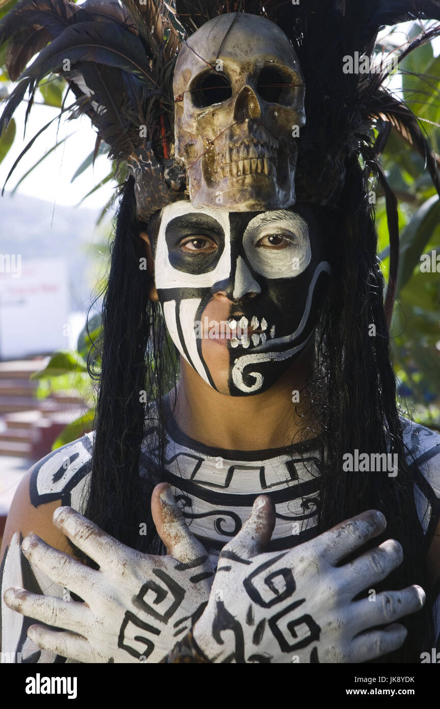 Mexiko, Guerrero, Zihuatanejo, Mann Maya-Kostüm, Gesichtsbemalung, Gestik, Porträt, Foto Stock